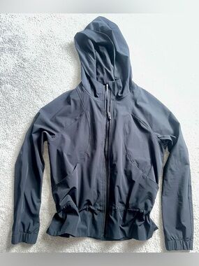 Lululemon lightweight rain/wind Hooded Jacket in black